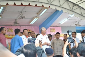 Read more about the article Program Komuniti 1Malaysia Bantuan Mangsa Banjir bersama YAB Perdana Menteri Di Kemaman, Terengganu 2014